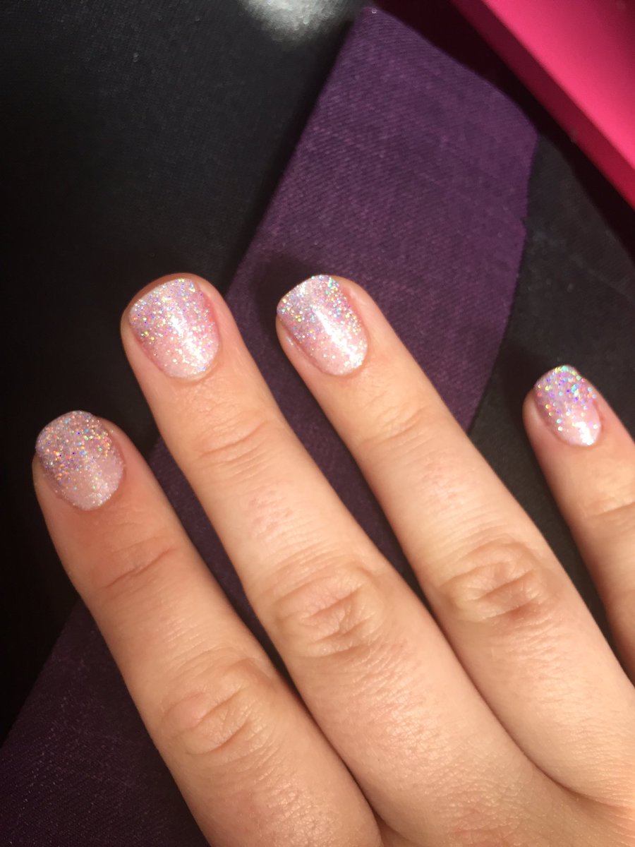 MissAsChicBeaut's tweet photo. Nails that sparkle ✨ midweek treat https://t.co/CktzO3ixlN