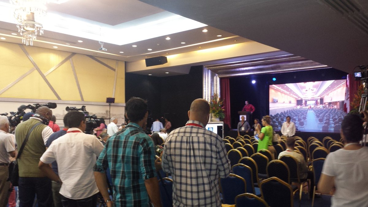 MeliaCuba's tweet photo. Animado nuestro salón dd Embajadores previo al comienzo de las actividades de #FITCuba2016 #MeliaFITCuba https://t.co/DDvwbzj5x0