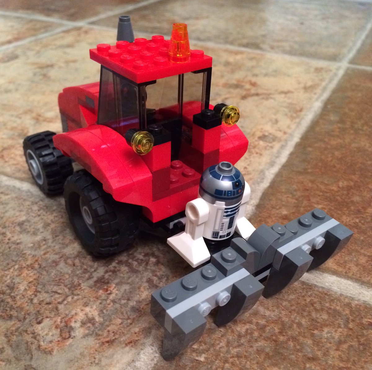 SaveMoFarmers's tweet photo. RT @TSUBioenergy: These days every planter should come with its own droid. #plant16 #MayThe4thBeWithYou https://t.co/MnL0rQXYl0