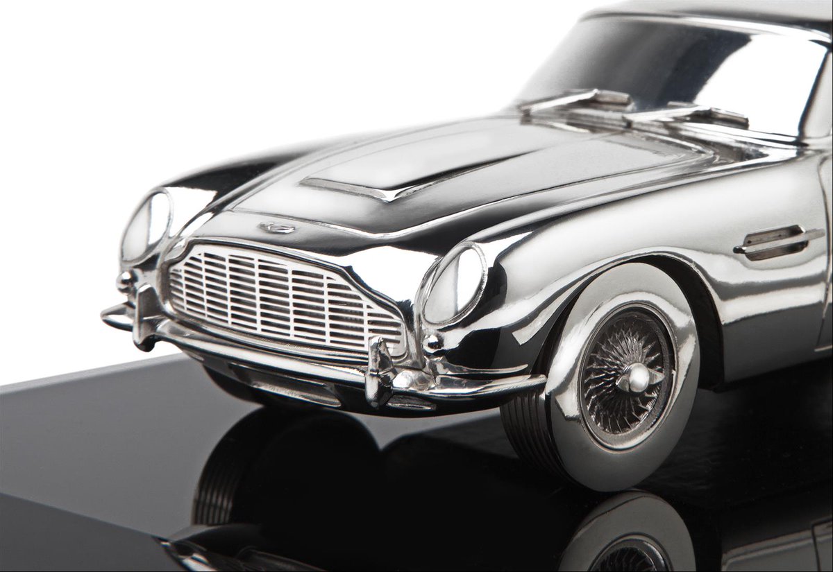 astonmartin's tweet photo. .@grantmacdonaldS spend 50hrs handcrafting this limited edition silver replica model of DB5: https://t.co/jrYsmaLIMv https://t.co/kZKwUW09Tu