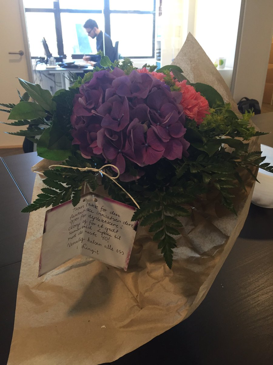 Tusen takk til <a href="/LingitAS/">Lingit AS</a> for nydelige blomster! #jubileum #40år
