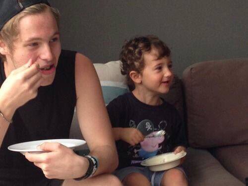 all5SOSposts's tweet photo. Luke with little kids is the cutest thing that could happen to this world https://t.co/2hk9qXI0s0