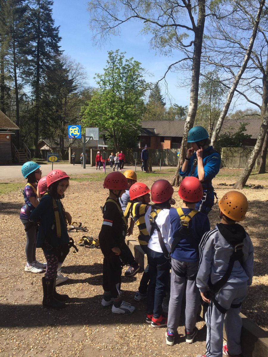 AshtonPgl's tweet photo. Pre-activity safety talk... And then the Powerfan shall commence 😅 https://t.co/Lo22J5tg3K