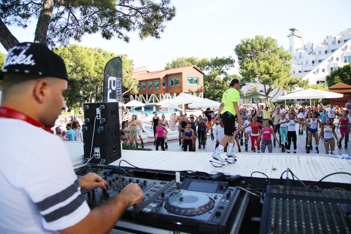 RixosSungate's tweet image. It&apos;s jumping time like kangoo...Let&apos;s join us #RixosSungateMayFest #RixosSungate