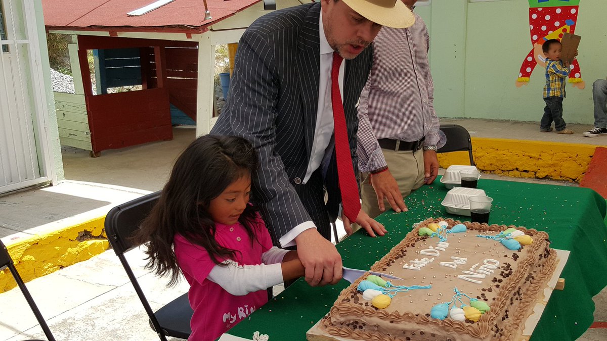 fraternahoy's tweet photo. Felicitamos a nuestro Vicepresidente fundador @IgorTrujilloC  por su cumpleaños ¡Gracias por su generoso corazón! https://t.co/632nt6C5BY