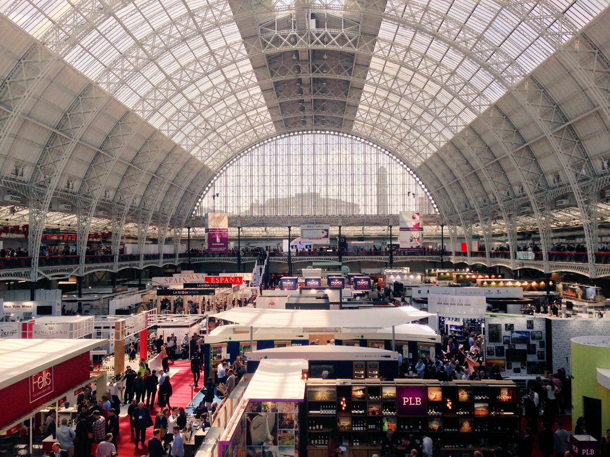 monroeoverdry's tweet photo. A sip of #wine...with a #view :) @londonwinefair #monroeoverdry #lwf2016 #prosecco #proseccoissocial https://t.co/ZeVjvwo0Zl