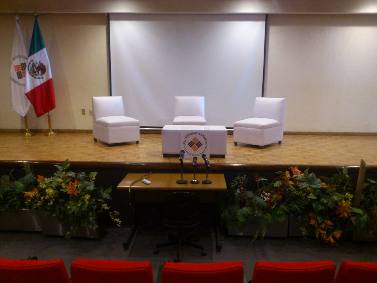 Estamos por iniciar la presentación del libro "Junto con los otros", del Dr. Cipriano Sánchez, L.C. 
¡Los esperamos!