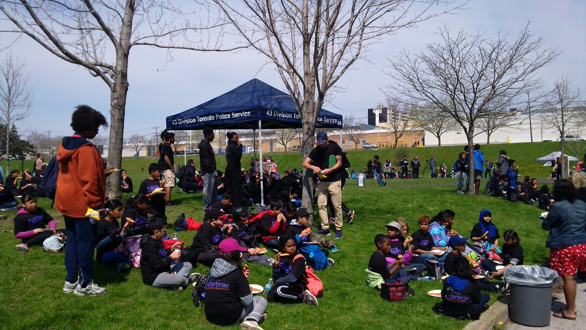 ccitdsb's tweet photo. Cedarbrae CI and 43rd Police Division join forces! #er14 @tdsb @ChastyJohn https://t.co/QdqltWfsfu
