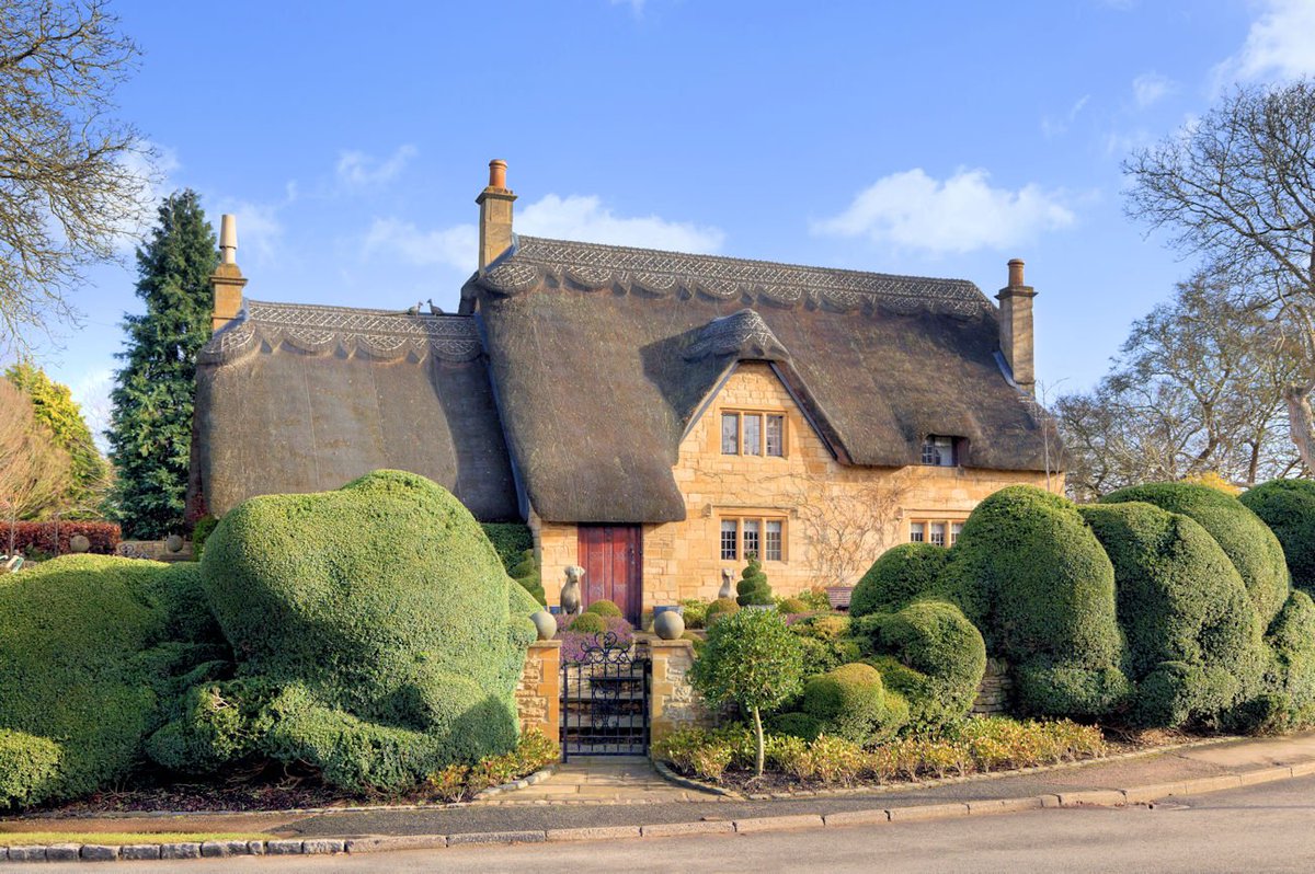 We've created a super GUIDE TO CHIPPING CAMPDEN, such a wonderful village and so much to do.
manorcottages.co.uk/blog/guide-to-…