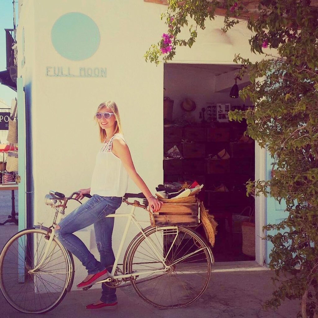 fullmoonfor's tweet photo. Full Moon lifestyle!
#summer2016 #sunglasses #bobsdrunk #shoes #maians #formentera #shopping #blue #bicicleta https://t.co/G1iPs7PwXy