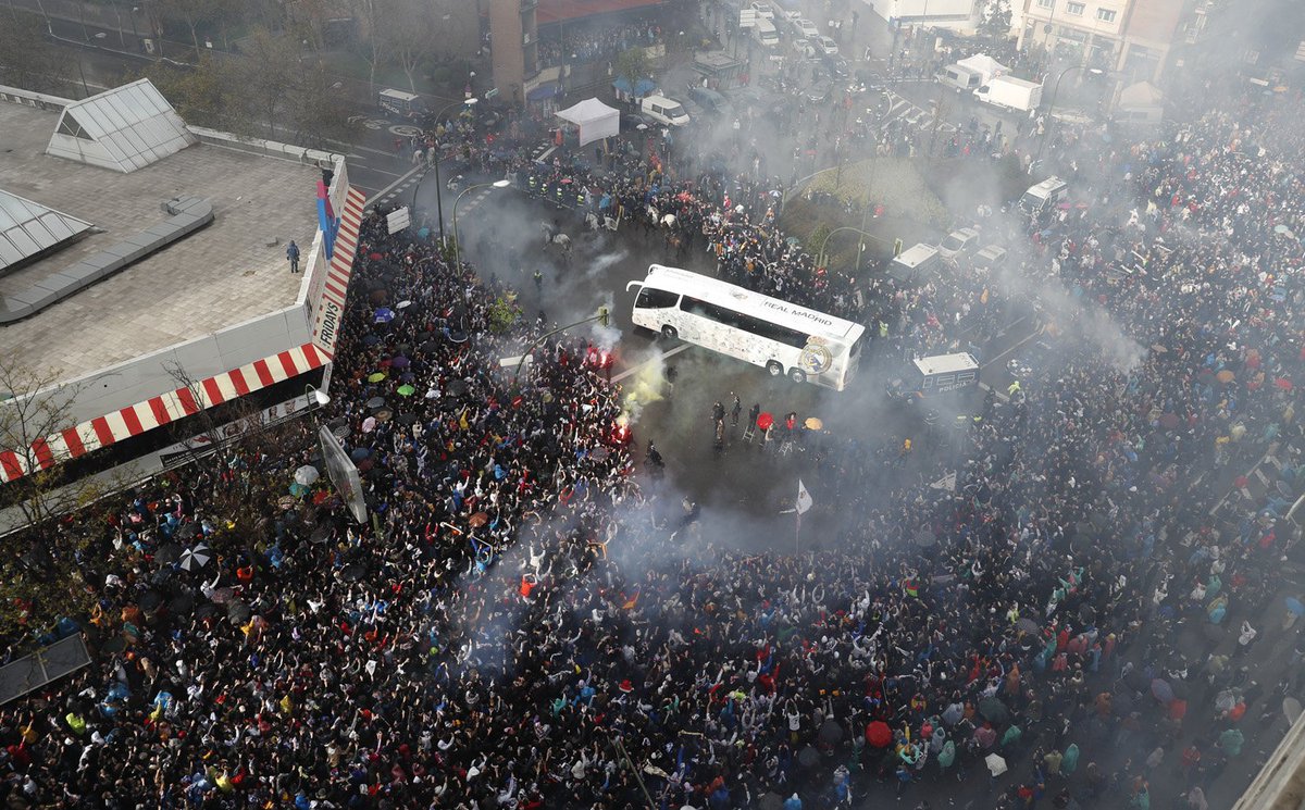 realmadrid's tweet image. Un estadio, el Bernabéu
Un sentimiento, el madridista
Una afición, vosotros
Un grito, ¡HalaMadrid!

¡Os esperamos!🙏