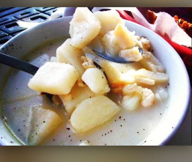 EvelynsDriveIn's tweet photo. $5 #chowder and #clamcake special every Monday-Thursday! #eatlocal #EvelynsFoodie #TivertonRI https://t.co/38jqDms8IW