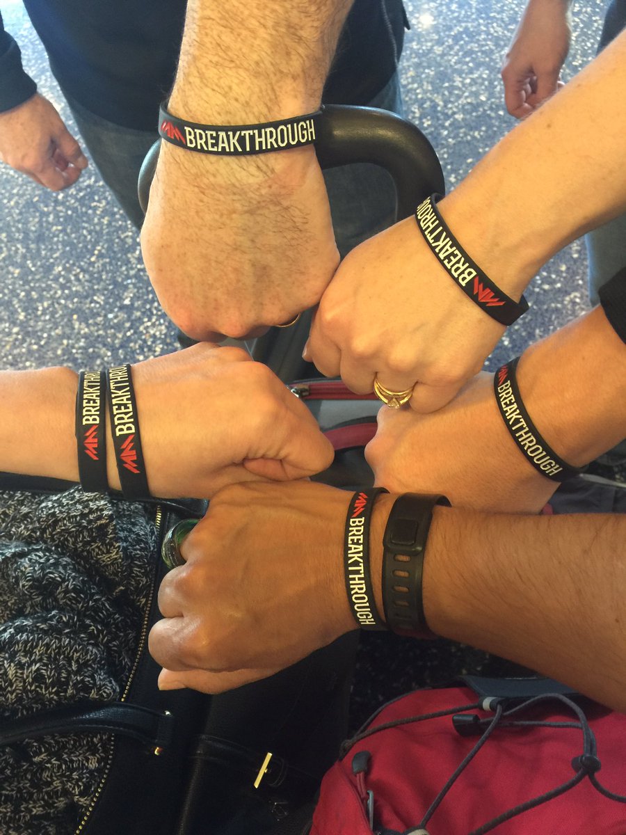 momof7arrows's tweet photo. Carrying breakthrough while we travel 😀 #dcctg16  #mybreakthroughis https://t.co/aRKtCW0Iq6