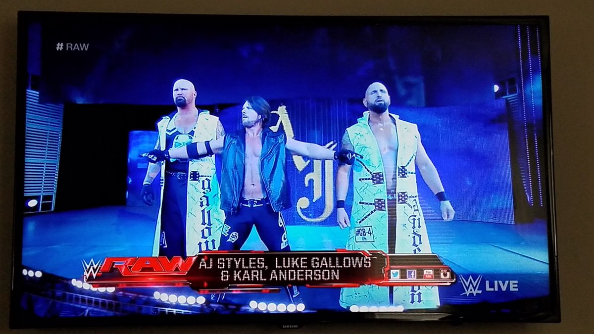 Matmenpodcast's tweet photo. Re-watching Raw this morning and I still cant believe that this is happening in the WWE #BulletClub https://t.co/QNxZIuMM6F
