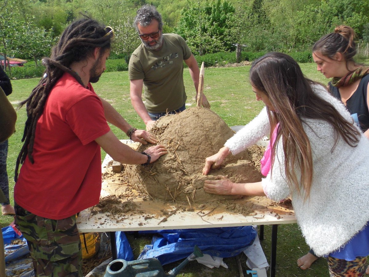 Cob building14th/15th May @EarthshipBTN with @BPTpermaculture brightonpermaculture.org.uk/courses/ecobui… #naturalbuilding #permaculture