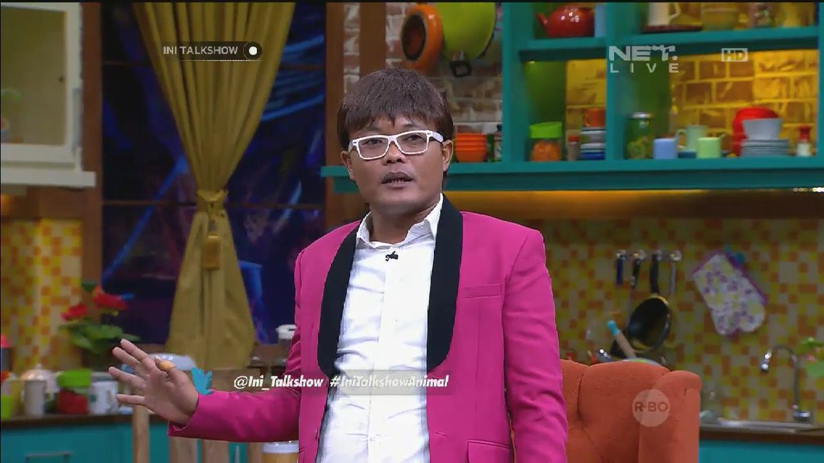Agustina2889's tweet photo. Kece nya yg pkai Baju putih & Jas Pink ๐ @newsuleprikitiw @Ini_Talkshow #IniTalkshowAnimal https://t.co/s8s7iWIgrq