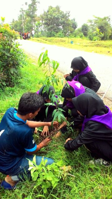 donvega15's tweet photo. Ayo menanam pohon sedekah pohon sedekah air sedekah oksigen. Shaba buana SMAN 1 Babakan https://t.co/buWEcFEk2t