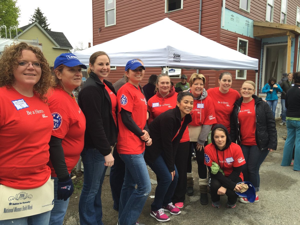 btruepromotions's tweet photo. Women and Building ... Our Lowes Heroes! @womenbuild #HabitatForHumanity #habitatforhumanitynorthshore #lowes https://t.co/dFwoGXjsQp