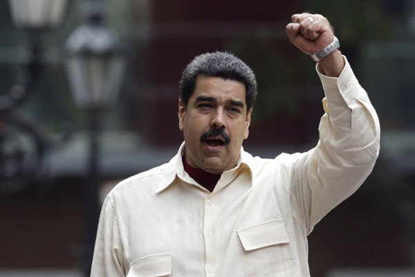 Emol's tweet photo. Maduro decreta restricción que impide al Parlamento remover ministros del Gobierno https://t.co/5qnXjDwkY8 https://t.co/7yYcczfVUu