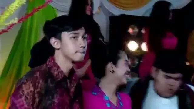 Munduurr aja Mod <a href="/hitocaesar/">Immanuel Caesar Hito</a> kalo gak kuat .. si eneng g kumat jail x 😥😥 #KangenRamon #AnakJalananKondangan
