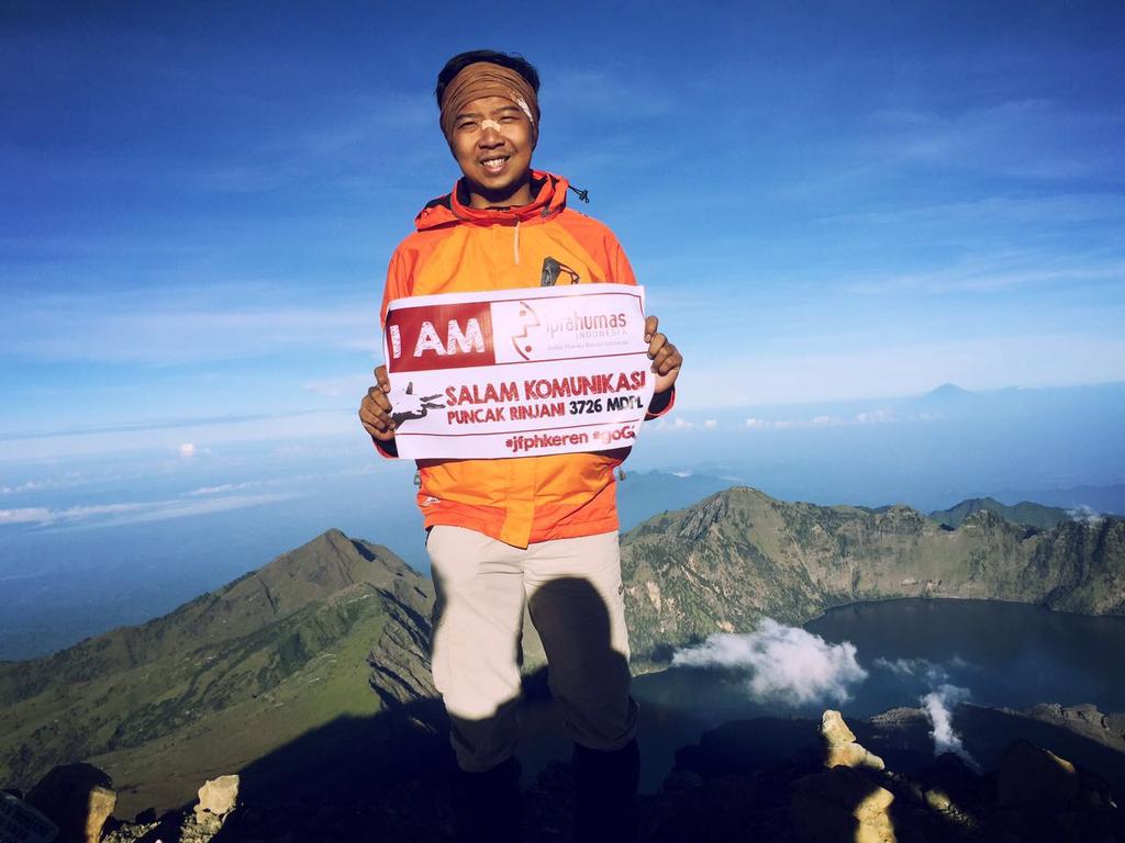Iprahumas's tweet photo. Abid pranata humas @Lemsaneg_RI : salam komunikasi dari puncak rinjani #jfphkeren #goGPR https://t.co/pmx8F7A9C1
