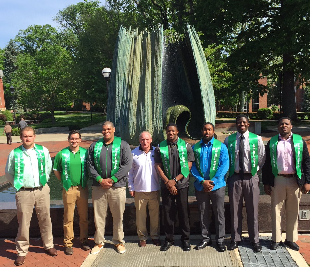 MarkGale3's tweet photo. @DOCMUFB with @HerdFB grads
@TylerCombs75
@Mcincotta51
Clint Van Horn
@ROLMAO_30
@34Bound
@joe_massaquoi
Kent Turene https://t.co/IAe3tTKsBJ