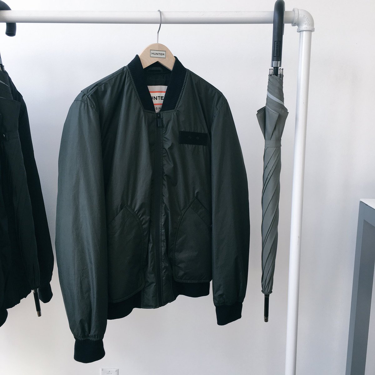 mistermkan's tweet photo. This @HunterBoots bomber jacket is now on my wish list! #BeAHunterOriginal https://t.co/8A4muHXbVw