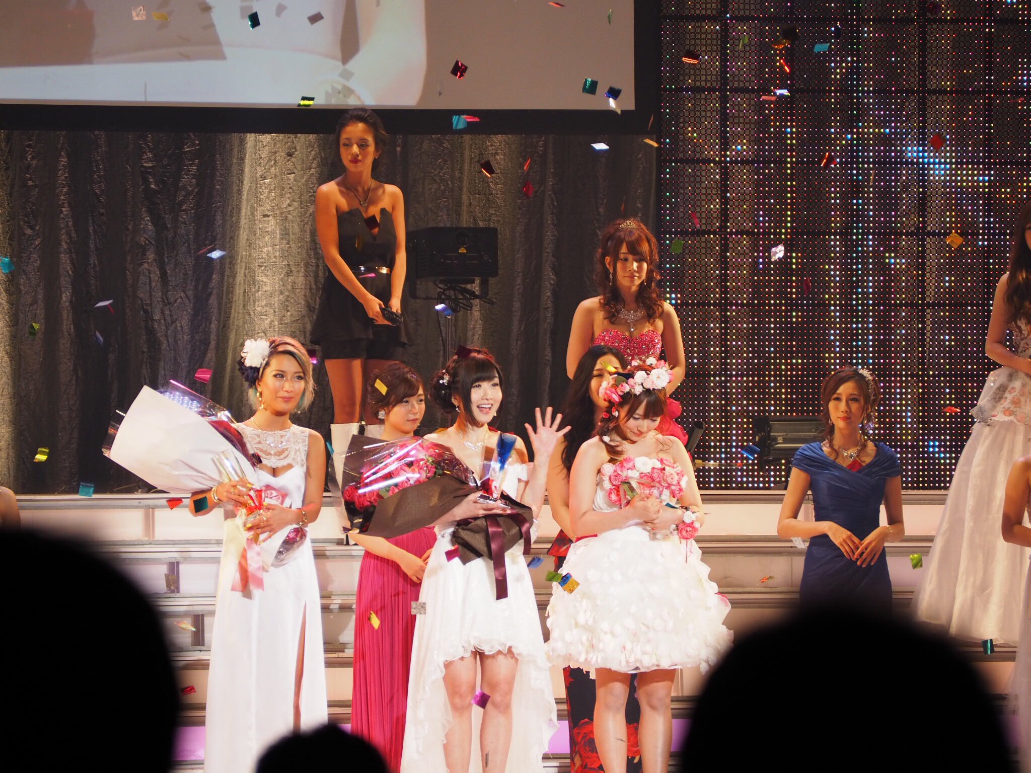 Chnqq6nUYAAKd8D.jpg:large