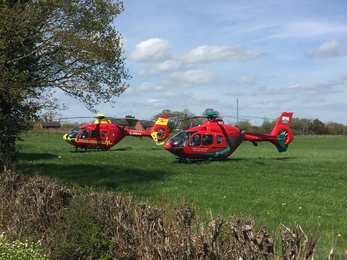 EmrtsWales's tweet photo. Thanks to Critical Care Practitioner @Kate999owen for this. Dual job for #Wales @air_ambulance Charity @MAA_Charity https://t.co/nLv4pTn1hs