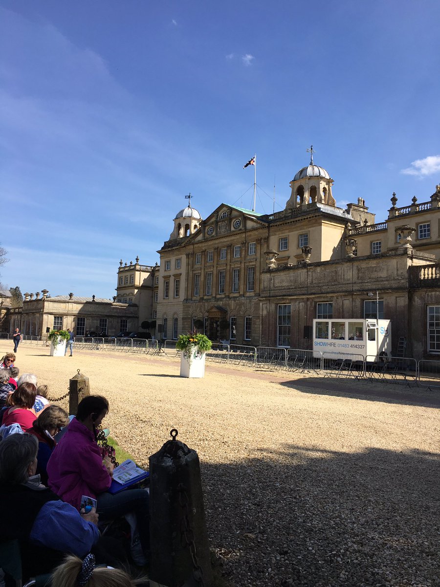 EventingWWNEWS's tweet photo. Badminton House looking stunning in the afternoon sunshine ready for the first horse inspection #MMBHT https://t.co/QSLY42tBzf
