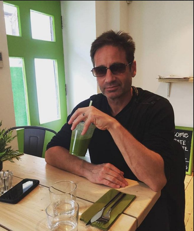 IbizaMedia's tweet photo. Did you spot @thexfiles actor @davidduchovny drinking something green in Glasgow? #Hollywood #KcalKitchen https://t.co/K1k8SivxfJ