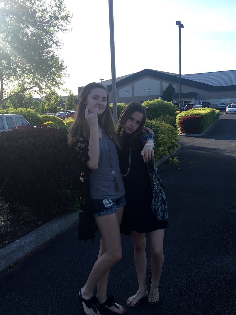 EderJills's tweet image. Happy friendaversary to my other half. #2down