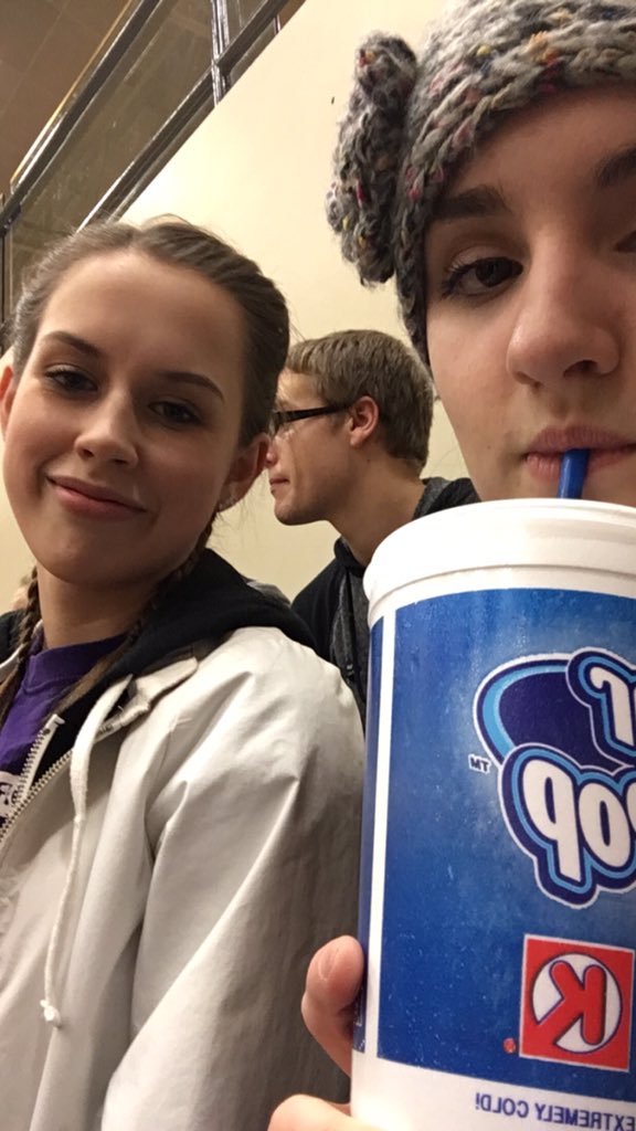 EderJills's tweet image. Happy friendaversary to my other half. #2down