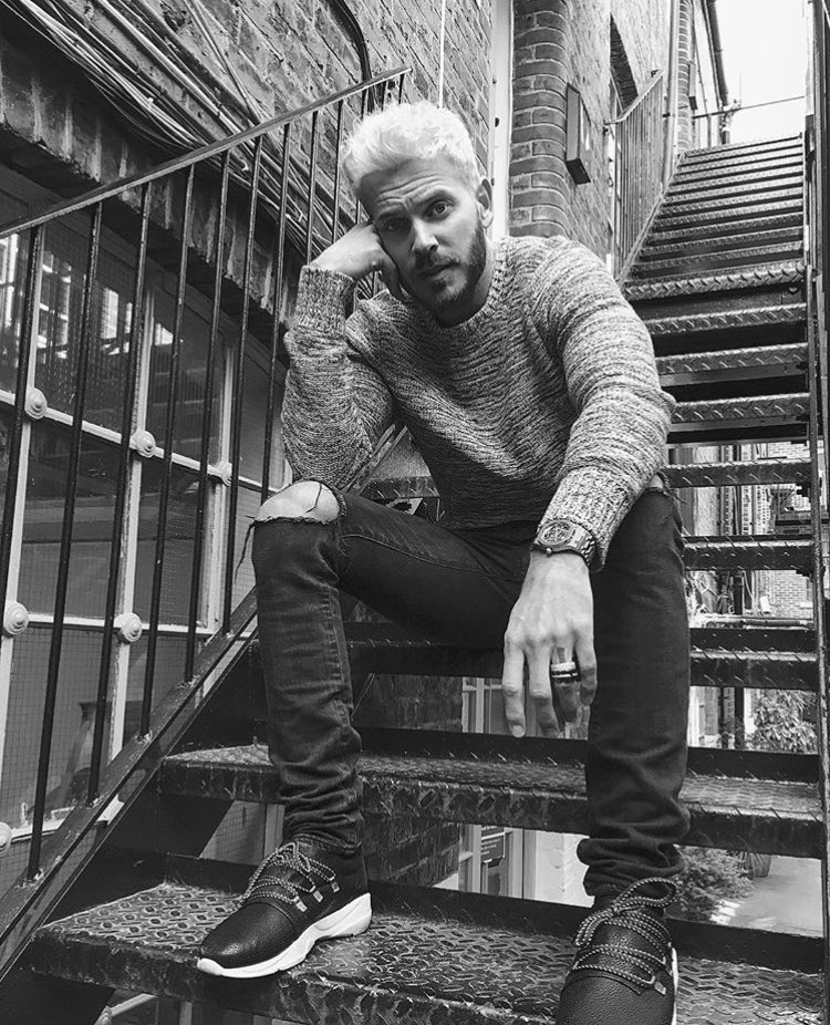 PicsOfMattP's tweet photo. 285 💕 En ce moment même, à Londres #studiotime @MPokora https://t.co/XCsPhEecpN