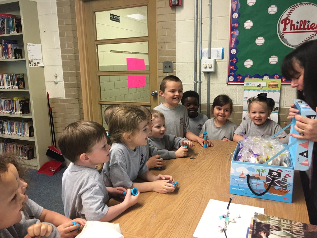 GSCelem's tweet photo. Preschool followed a map and went on a treasure hunt today. The treasure was hidden in the library 🗺💰#GSCearlyedu https://t.co/U7gSKU9ACY