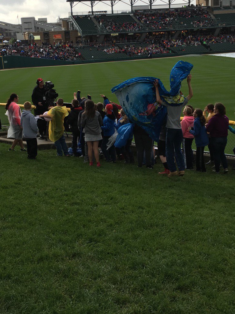JCDbaldeagle's tweet photo. Eagles getting on the big screen! #jcde #jcdsixthgrade https://t.co/on7jRMQ4R0