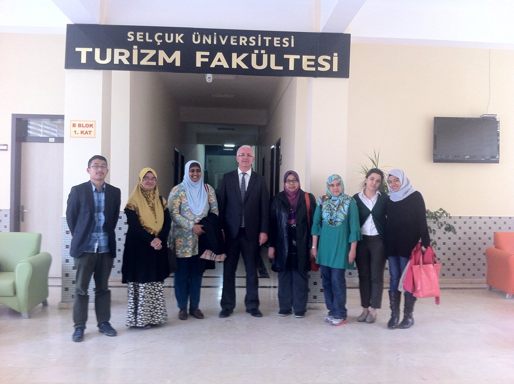 akifcukurcayir's tweet photo. Malezya'dan Avrasya Turizm Kongresi için gelen misafirlerimizle
@selcukrektorluk #eitoc2016 #SelçukTurizmFakültesi https://t.co/rPWWlx3La7