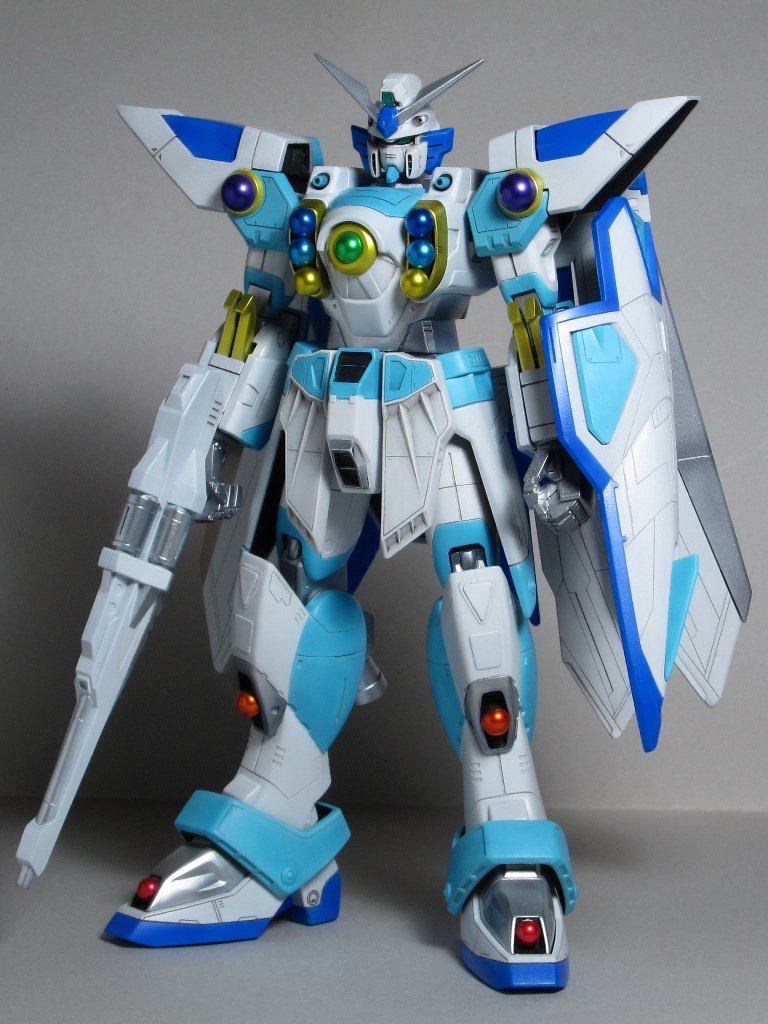 プラモウォーズよりXウイングガンダム。GW中に無事完成! 使用キットはHG1/100と旧1/144、MSハンド01。pic.twitter.com/C5tPSuMq4V