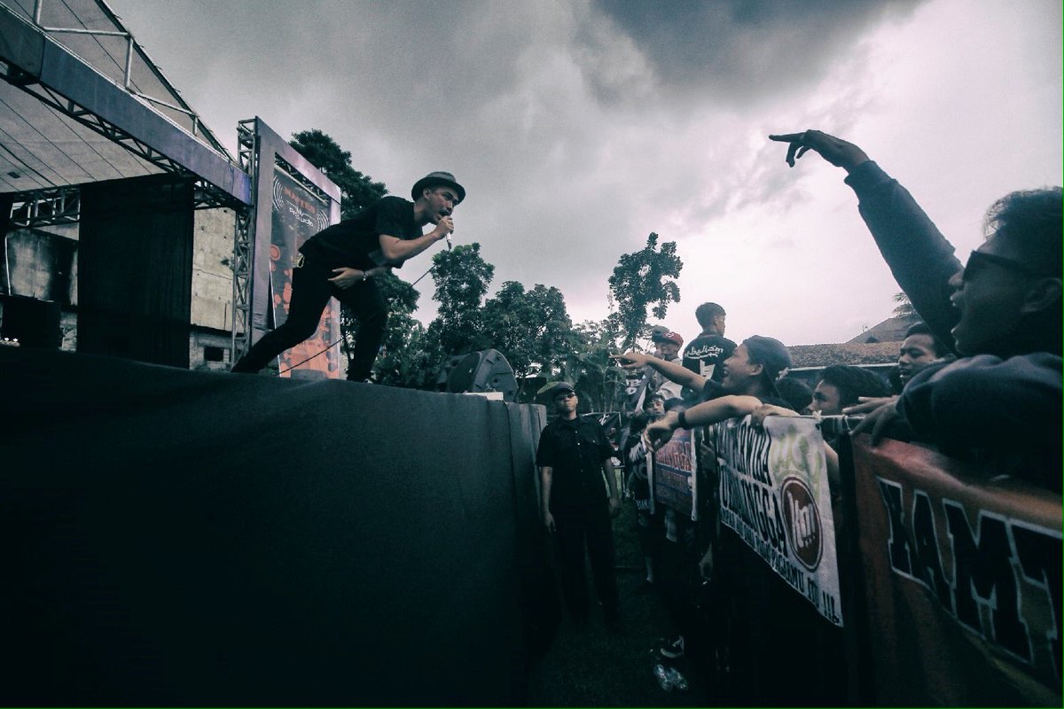 With <a href="/ROT_Official/">Remember of Today</a> on stage at purwokerto , wardrobe by @Nordencloth