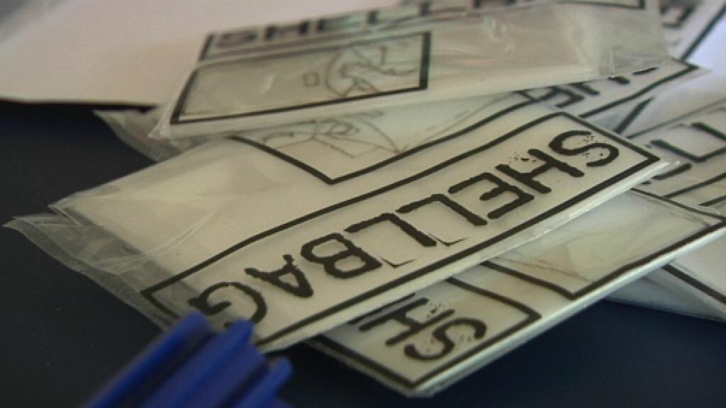 SarriaStGervaTV's tweet image. 5 alumnes de @CFSagratCor ideen #Shellbag ,una bossa biodegradable feta amb pell de plàtan. Avui, al #BtvNotícies73