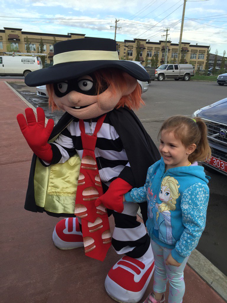 DaleBond9's tweet photo. #McHappyDay complete with #Hamburglar in #GPAB @RMHCNA @ROCK977 @DurdaMegan https://t.co/minruPtfex