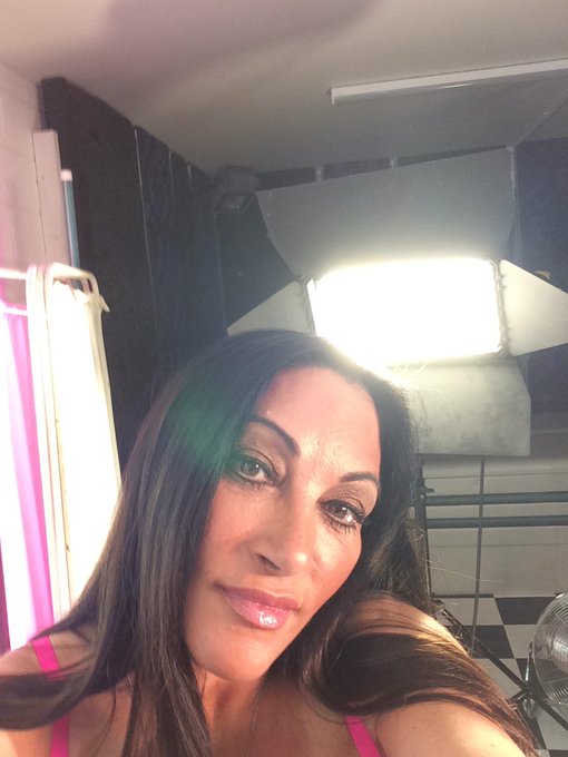 Come boys call me ❤️❤️❤️ https://t.co/euSMtMKiF8