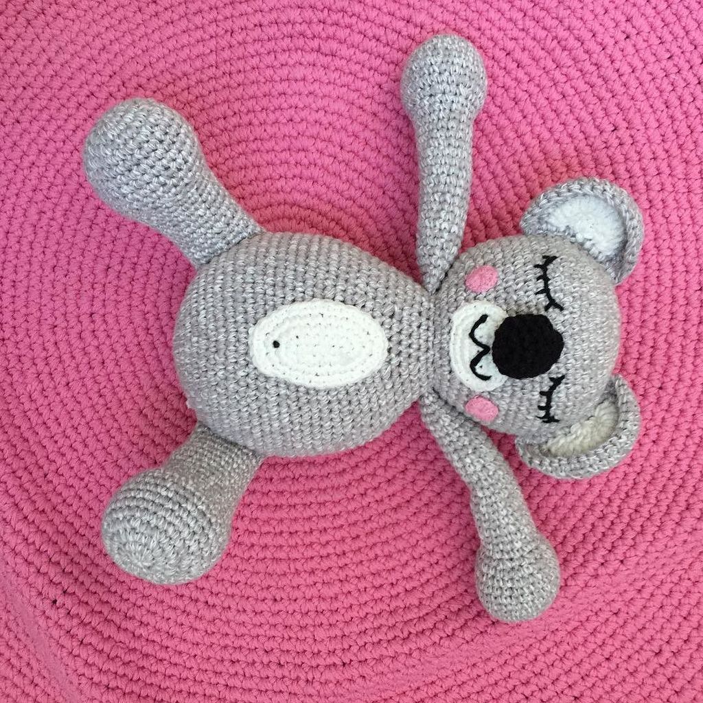 DarlingSpaces's tweet image. Make a forever friend! Hand knit kitty koala available @darlingspaces ift.tt/1Uz1MFM