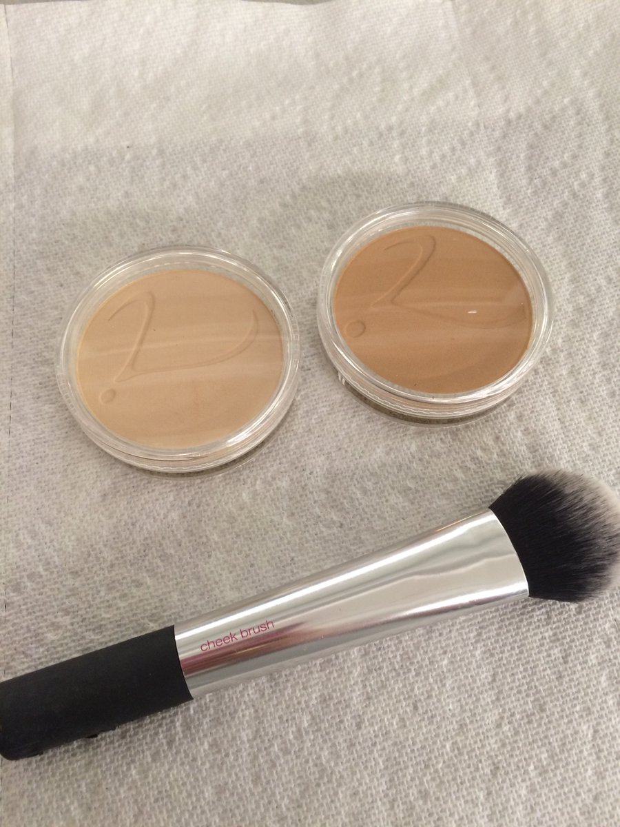 Alessondrabast1's tweet photo. Love @janeiredale and @realtechniques #makeupartist #filmset #makeupbrushes #foundationpowder https://t.co/xQW17BeT5W