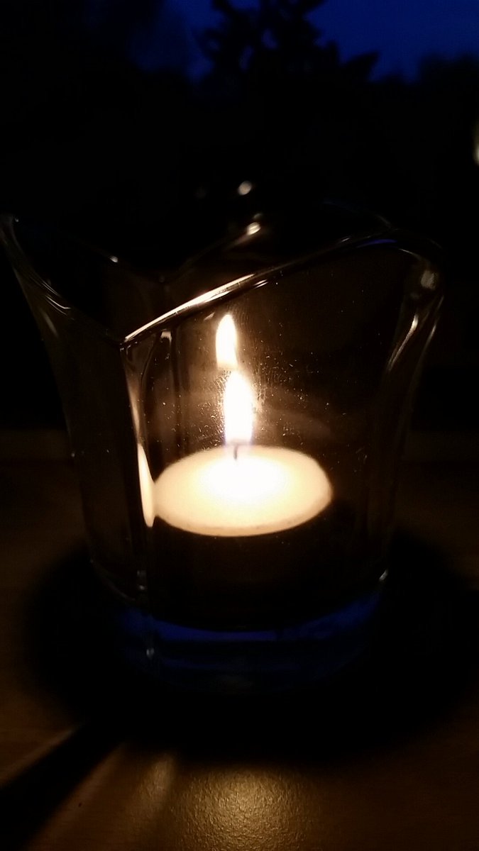 LouiseNJakobsen's tweet photo. Har lys i vinduet. #4maj #danmarksbefrielse #imorgen #lysivinduerne https://t.co/s3jA4cSIsD