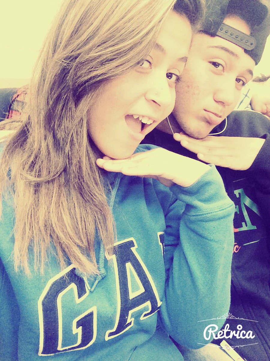 camilamaia453's tweet photo. Nossa amizade já vem de anos, nada abala essa porra kkkkkk #de2014 @Patrocinio99 ❤️❤️❤️ https://t.co/P2kiHBJLsf