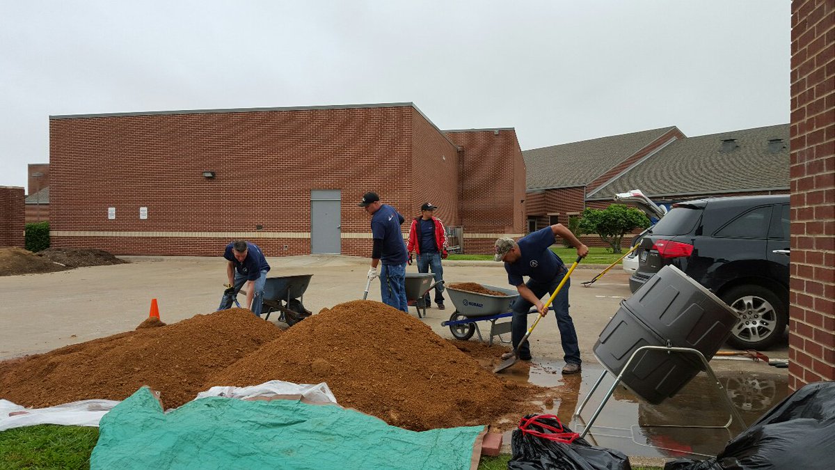 Ranger_Ranch's tweet photo. Thank you @absdoors for a great workday at Ranger Ranch Garden, Wilson Elementary, Coppell TX!  @gowilsonrangers https://t.co/wr1eJPWizI