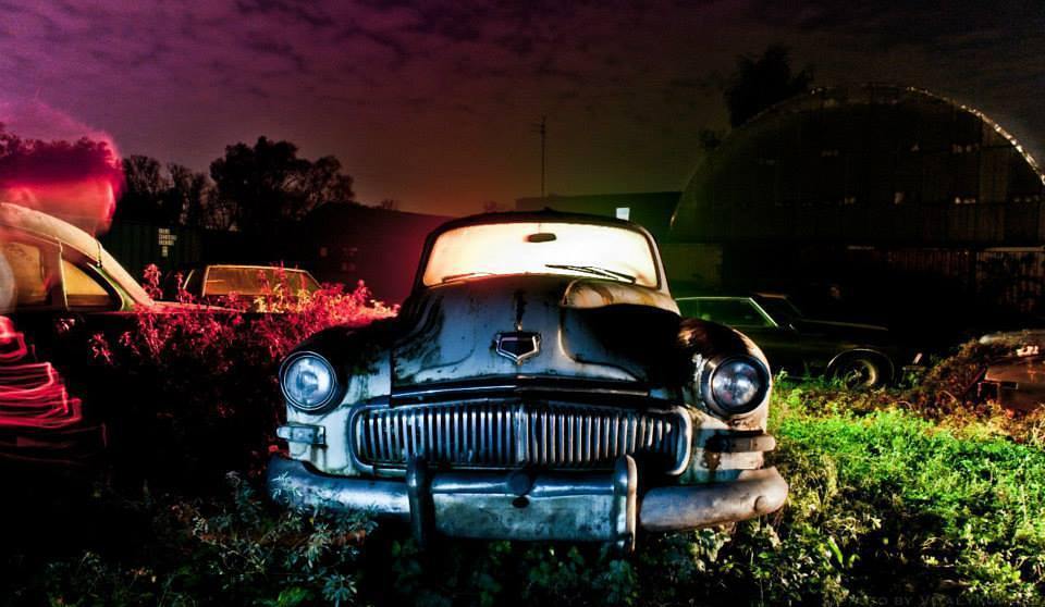 oldcar_photo's tweet photo. #свет #цвет #ночь #освещение #красиво #цветночи #ночной #lights #car #oldcar #buik #night #colors #junkyard #junkya… https://t.co/JonIFSVVP0