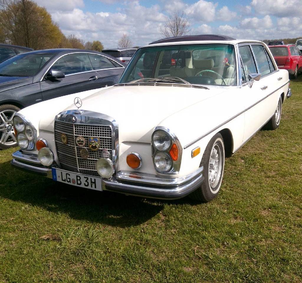 oldcar_photo's tweet photo. #mbfanphoto #mercedes #mercedesbenz #600sel #sel600 #carporn #oldtimer #oldcar #carinstagram #germancar #daimler #s… https://t.co/axxM0j6ziY
