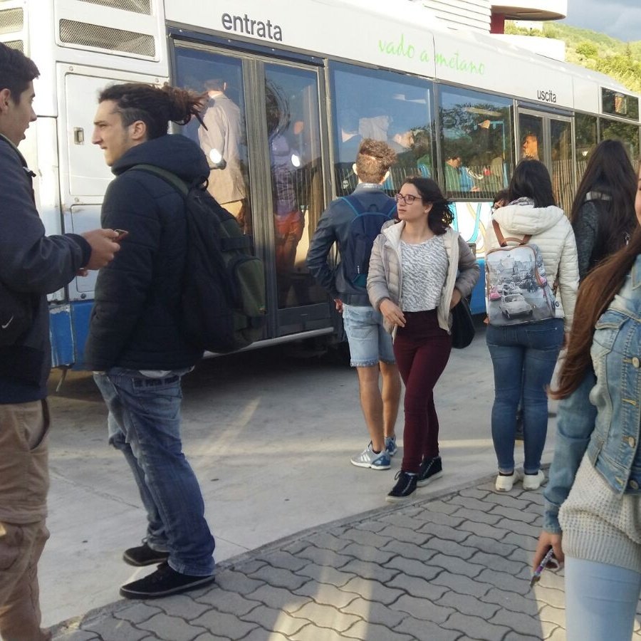 IDaProcida1's tweet photo. Ecco una foto scattata questo pomeriggio a #Fisciano il #disagio è sempre alle porte  #Salerno #Campania #sita 🚃😷 https://t.co/8BP10xuOBa